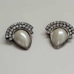 Vintage Bluette "Made in France" rhinestone and faux pearl shoe clips.